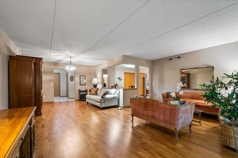 Tiny photo for 5340 N Lowell Avenue #208, Chicago, IL 60630 (MLS # 12497058)