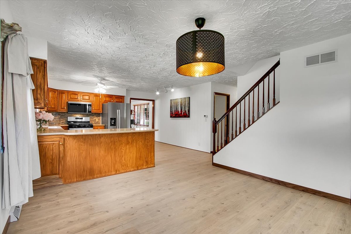 25734 W Hickory Court