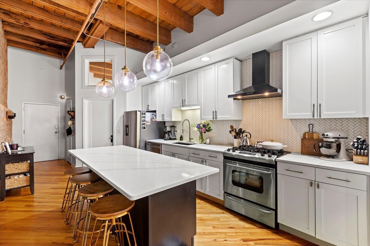 616 W Fulton Street 217
