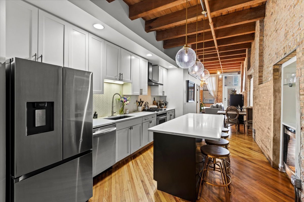 616 W Fulton Street 217
