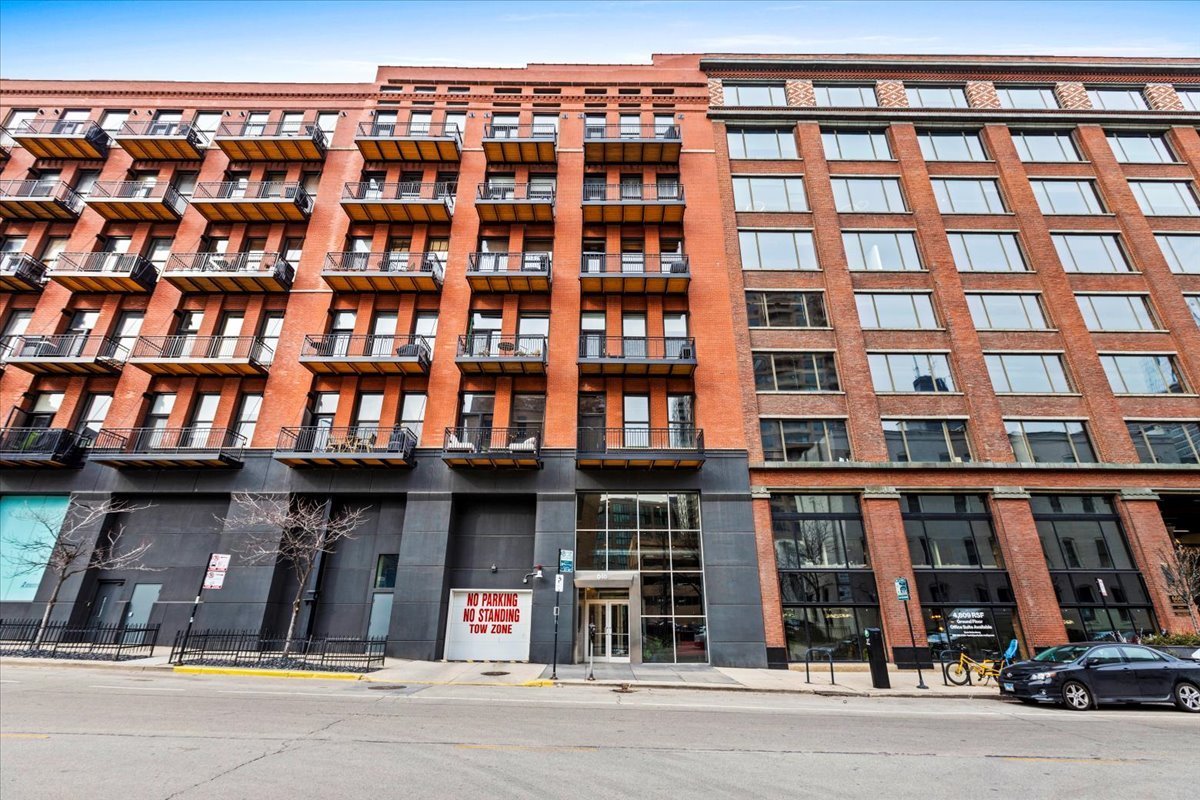 616 W Fulton Street 217