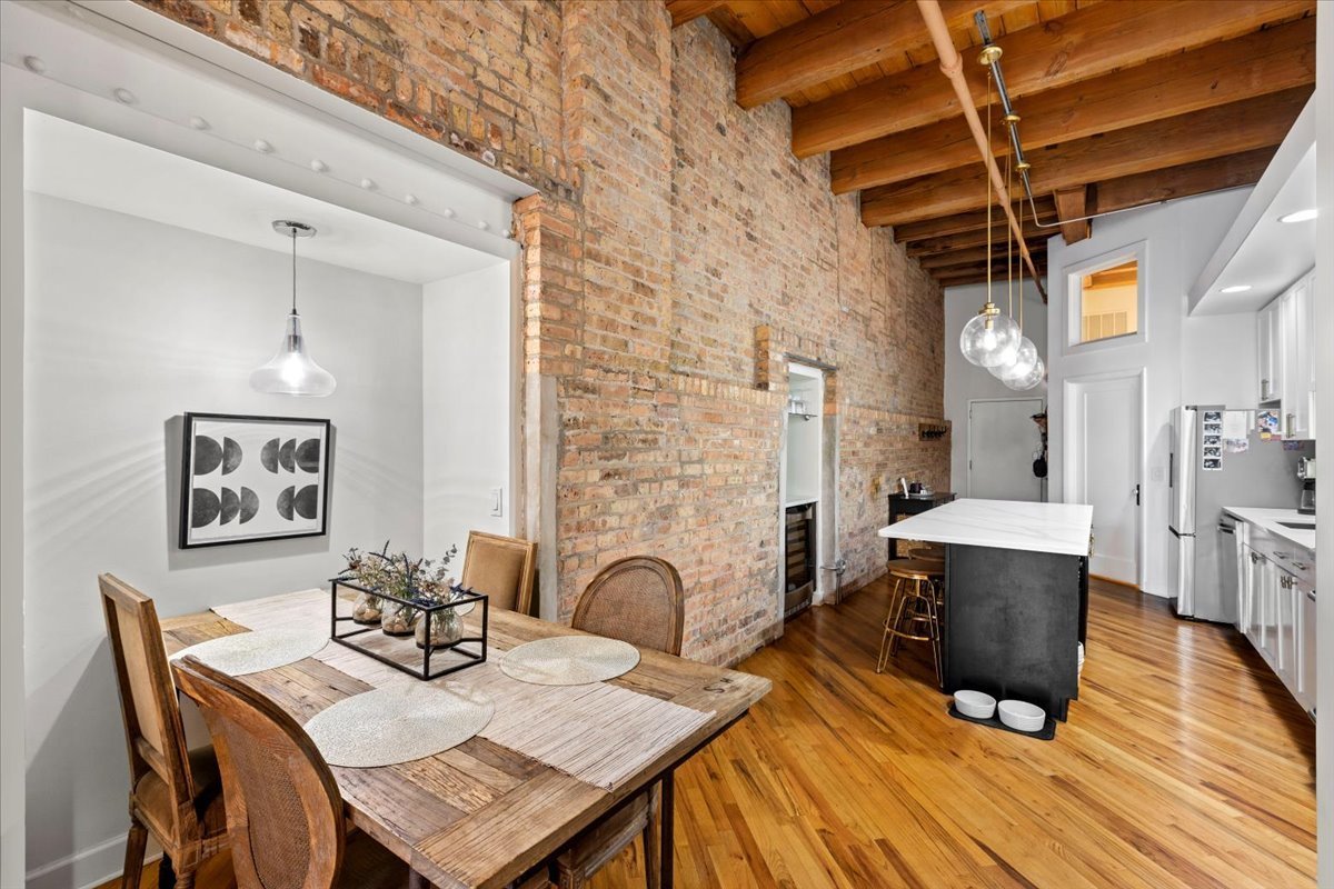 616 W Fulton Street 217