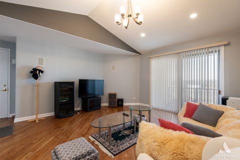 Tiny photo for 1705 Pavilion Way #503, Park Ridge, IL 60068 (MLS # 12600937)