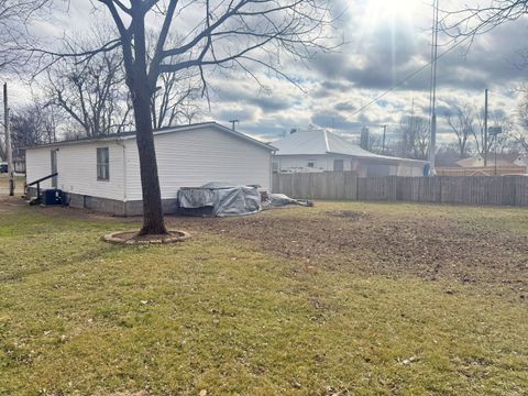 Tiny photo for 1213 Baynes Street, Metropolis, IL 62960 (MLS # 12550566)