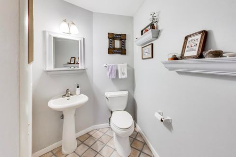 Tiny photo for 1 Maple Tree Court, Elmhurst, IL 60126 (MLS # 12600900)