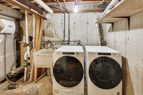 Tiny photo for 1 Maple Tree Court, Elmhurst, IL 60126 (MLS # 12600900)