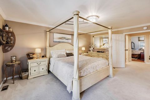 Tiny photo for 1 Maple Tree Court, Elmhurst, IL 60126 (MLS # 12600900)