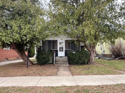 Photo of 1007 Low Street, Bloomington, IL 61701 (MLS # 12541100)
