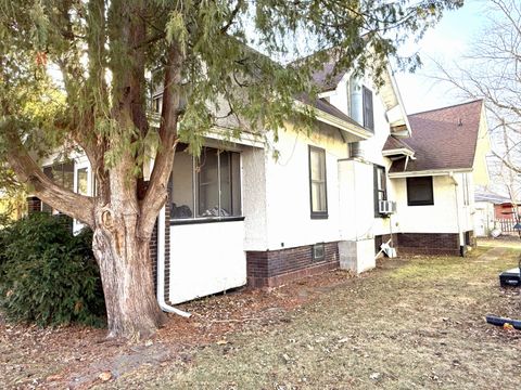 Tiny photo for 1007 Low Street, Bloomington, IL 61701 (MLS # 12541100)