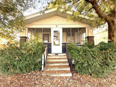 Photo of 1007 Low Street, Bloomington, IL 61701 (MLS # 12541100)
