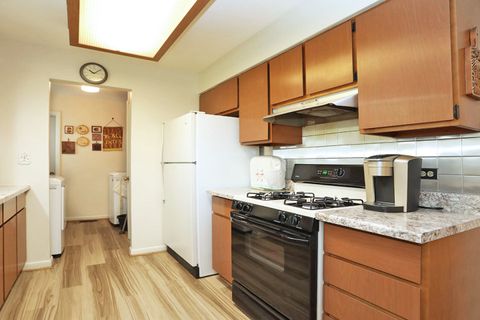 Tiny photo for 65 Lonsdale Road, Elk Grove Village, IL 60007 (MLS # 12618231)