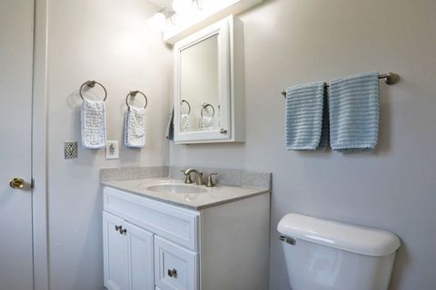 Tiny photo for 65 Lonsdale Road, Elk Grove Village, IL 60007 (MLS # 12618231)