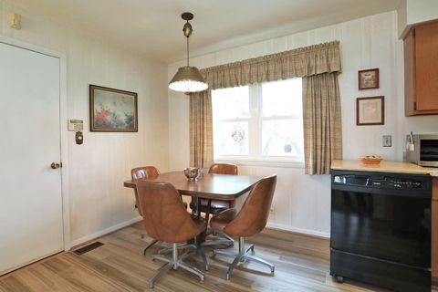 Tiny photo for 65 Lonsdale Road, Elk Grove Village, IL 60007 (MLS # 12618231)