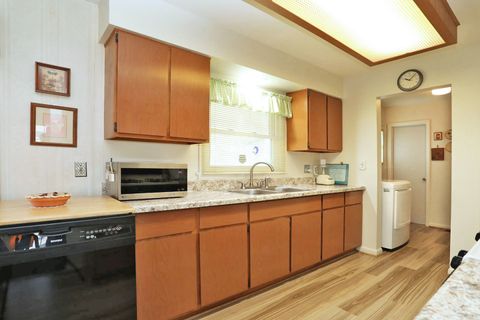 Tiny photo for 65 Lonsdale Road, Elk Grove Village, IL 60007 (MLS # 12618231)