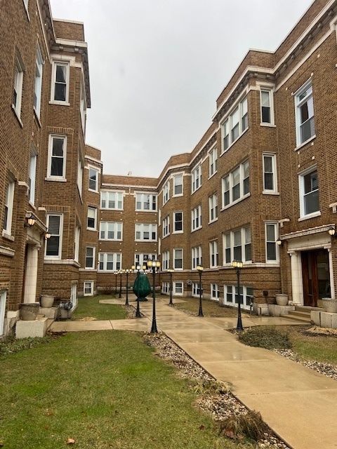 6912 N LAKEWOOD Avenue 2W Chicago IL 60626