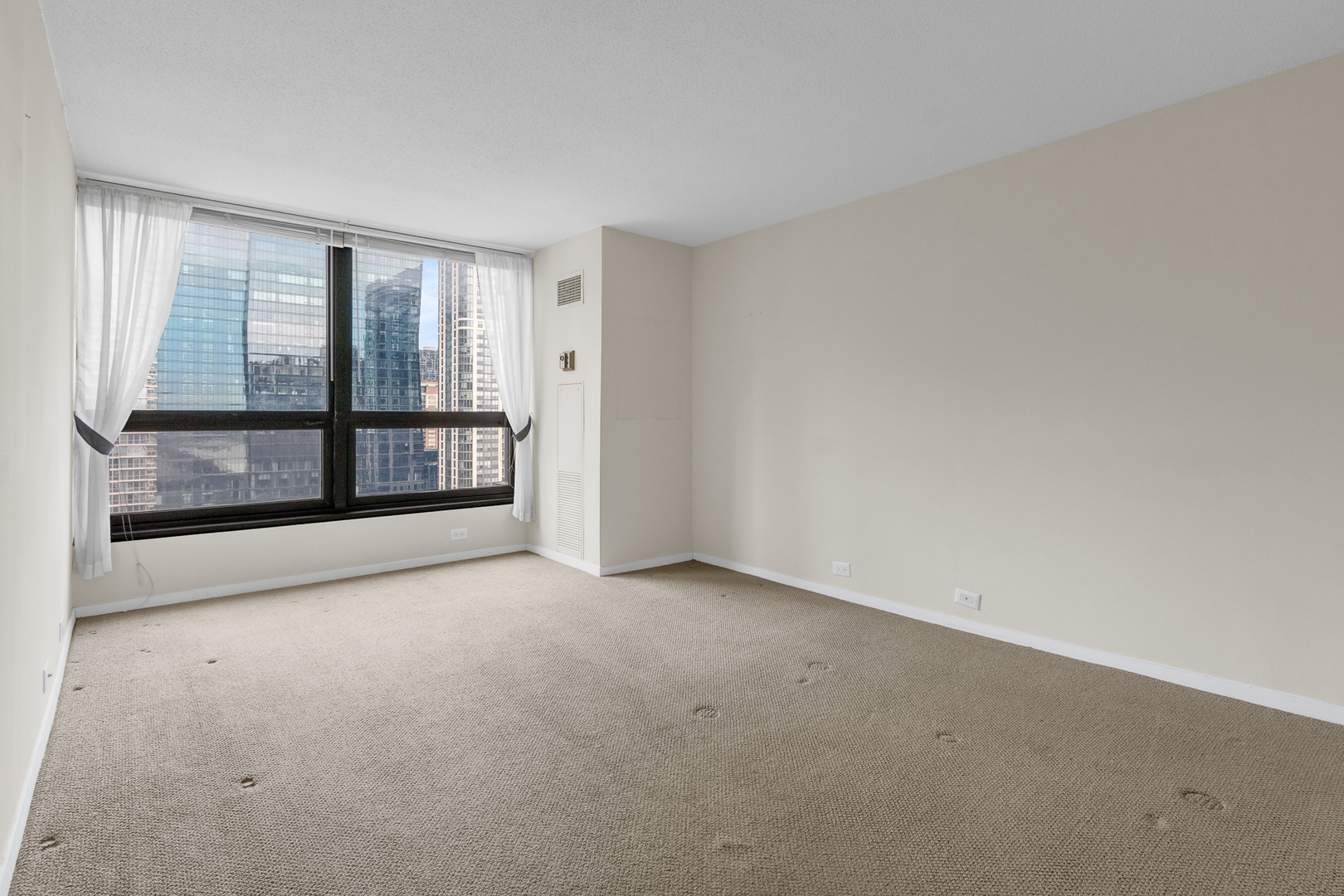 360 E Randolph Street 2307