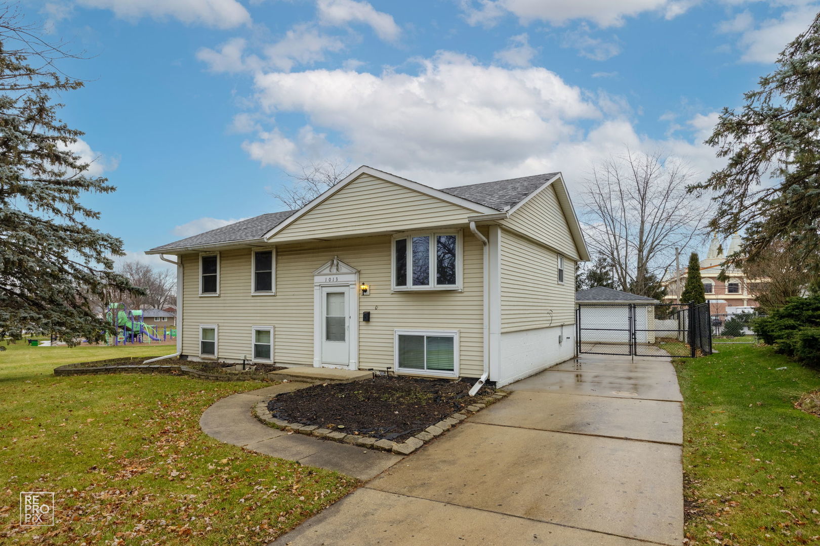 1013 SUNNYDALE Boulevard