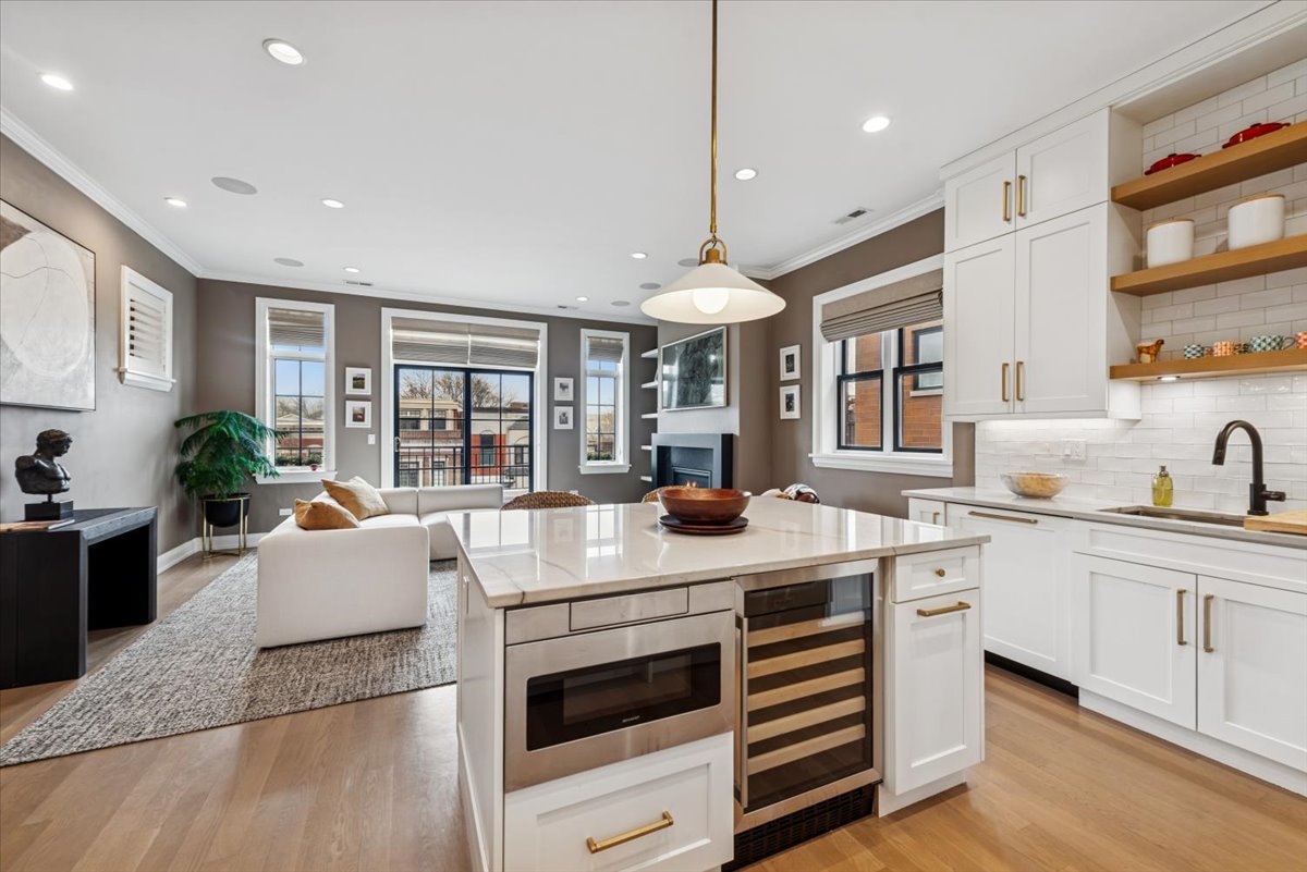 1038 W Altgeld Street 3