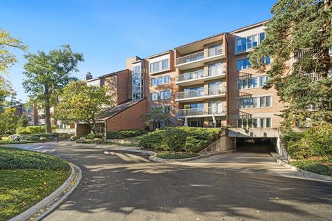 Photo of 44 Park Lane #223, Park Ridge, IL 60068 (MLS # 12590047)