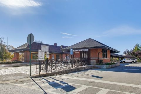 Tiny photo for 10 E Burlington Street #2B, Riverside, IL 60546 (MLS # 12513179)