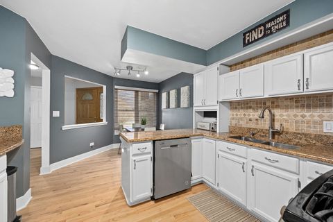 Tiny photo for 907 THORNWOOD Court #2, St. Charles, IL 60174 (MLS # 12582023)