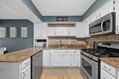 Tiny photo for 907 THORNWOOD Court #2, St. Charles, IL 60174 (MLS # 12582023)