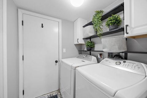 Tiny photo for 907 THORNWOOD Court #2, St. Charles, IL 60174 (MLS # 12582023)