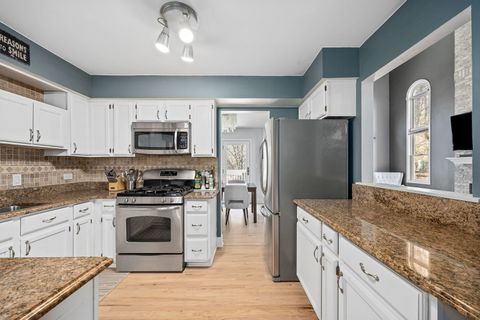 Tiny photo for 907 THORNWOOD Court #2, St. Charles, IL 60174 (MLS # 12582023)