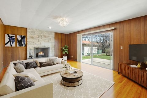 Tiny photo for 7241 N Lowell Avenue, Lincolnwood, IL 60712 (MLS # 12599893)
