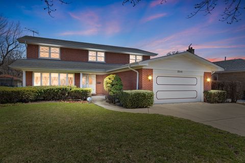 Tiny photo for 7241 N Lowell Avenue, Lincolnwood, IL 60712 (MLS # 12599893)