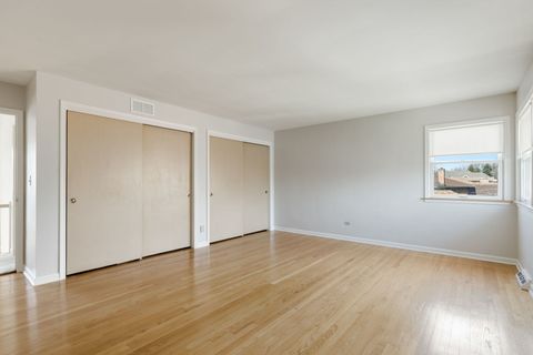 Tiny photo for 7241 N Lowell Avenue, Lincolnwood, IL 60712 (MLS # 12599893)
