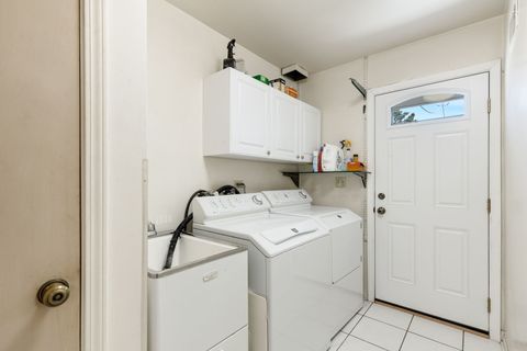 Tiny photo for 7241 N Lowell Avenue, Lincolnwood, IL 60712 (MLS # 12599893)
