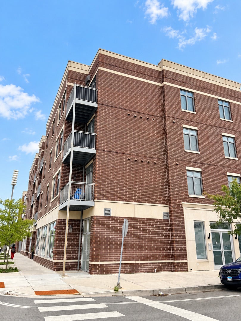243 E 31st Street 202
