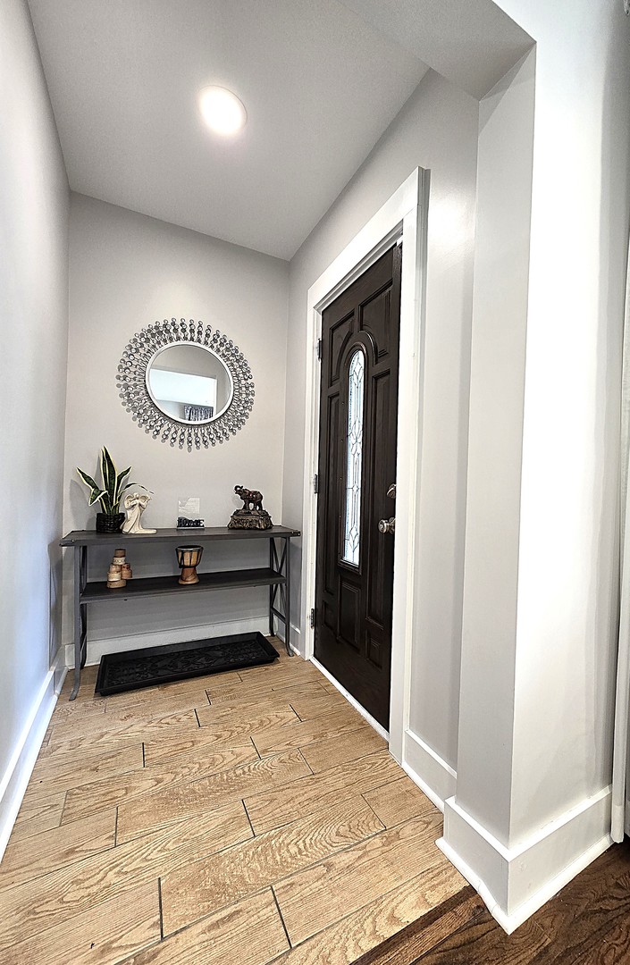 3105 N 76th Court