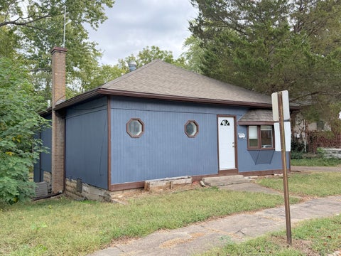 Photo of 618 N 9TH Street, Murphysboro, IL 62966 (MLS # 12787342)