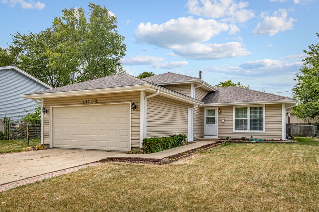 Photo for 7170 East Avenue, Hanover Park, IL 60133 (MLS # 12502317)