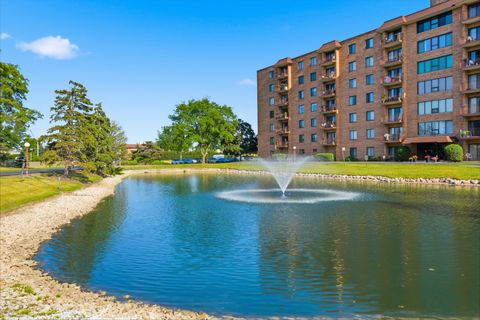 Tiny photo for 1747 W Crystal Lane #207, Mount Prospect, IL 60056 (MLS # 12712775)