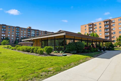 Tiny photo for 1747 W Crystal Lane #207, Mount Prospect, IL 60056 (MLS # 12712775)
