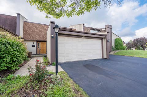 Photo of 29 Westwood Court, Indian Head Park, IL 60525 (MLS # 12713636)