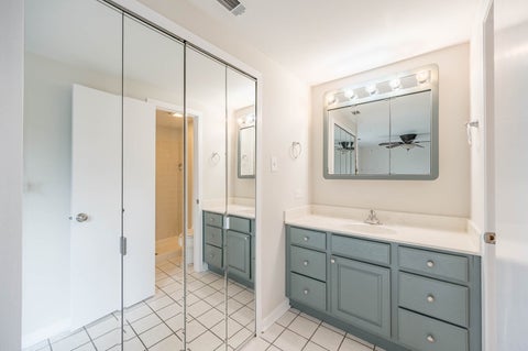 Tiny photo for 29 Westwood Court, Indian Head Park, IL 60525 (MLS # 12713636)
