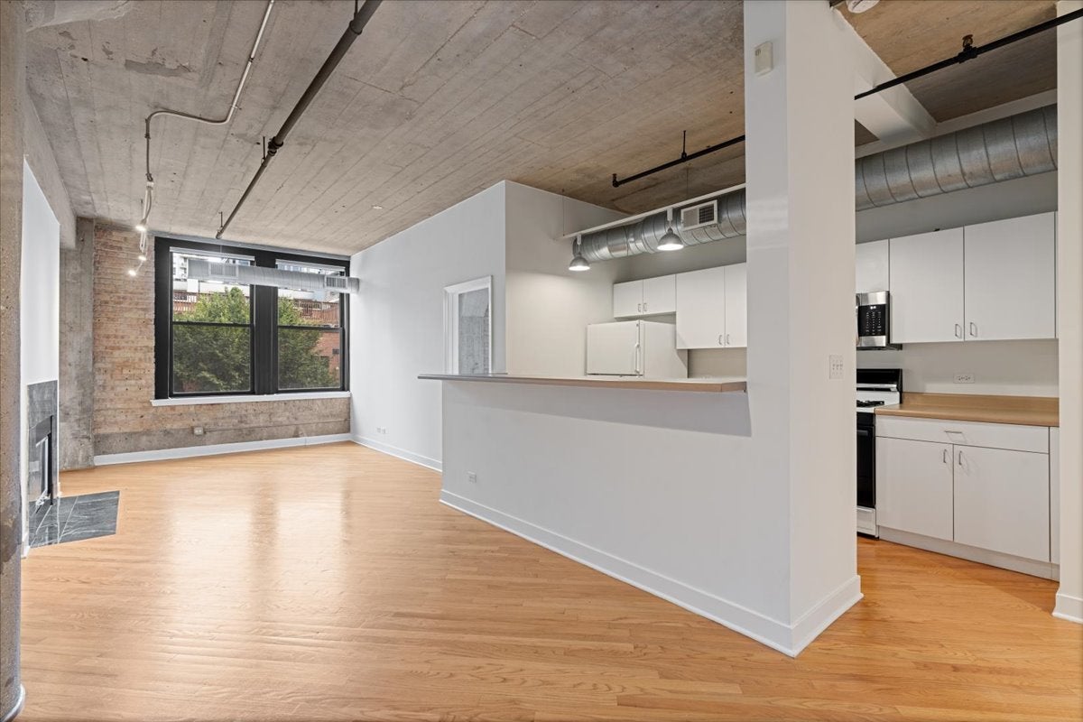411 W Ontario Street 220