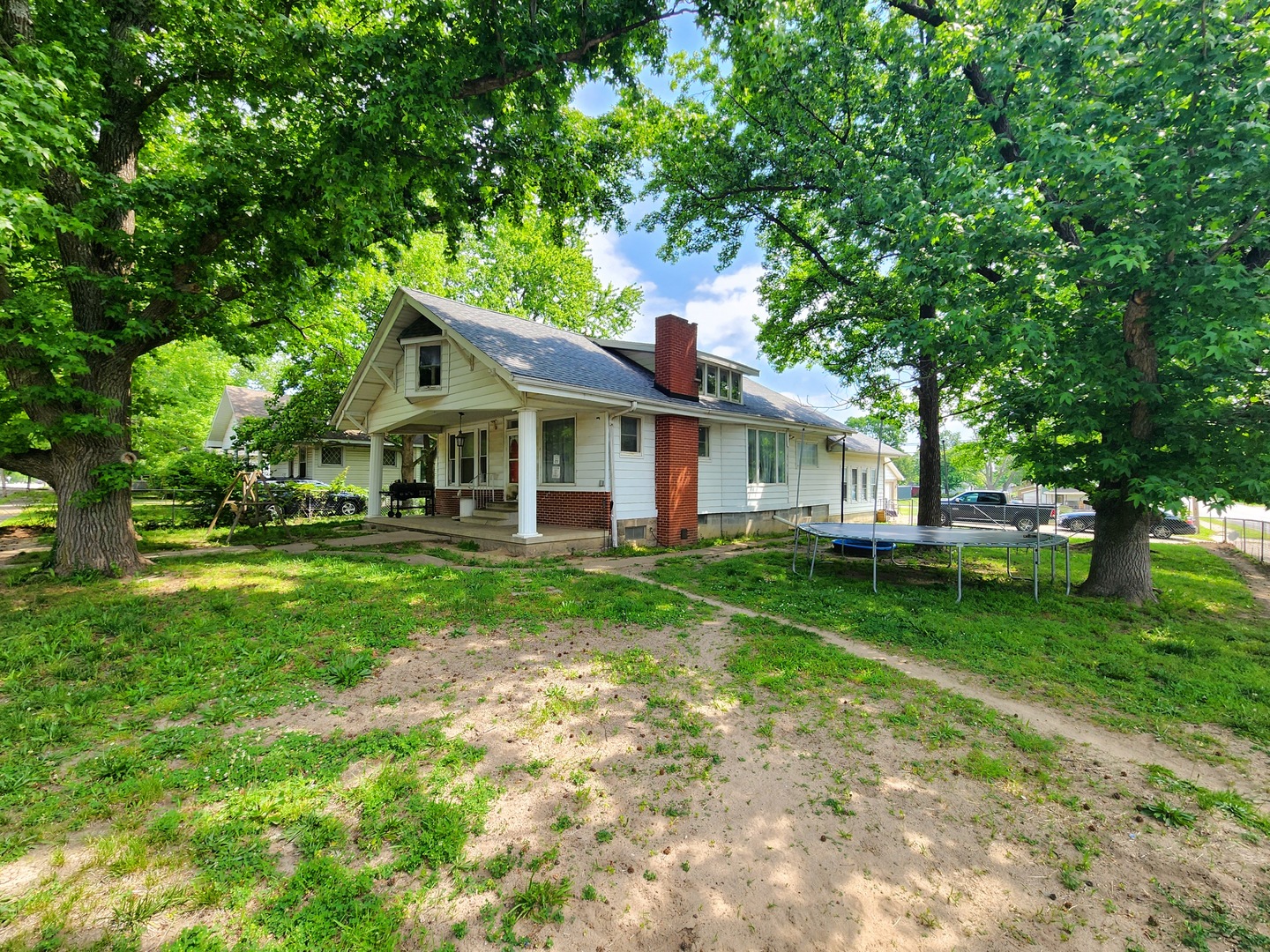 214 S Bush Avenue
