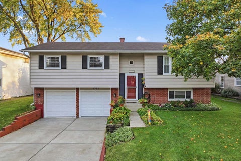 Photo of 1205 E Ironwood Drive, Mount Prospect, IL 60056 (MLS # 12798204)
