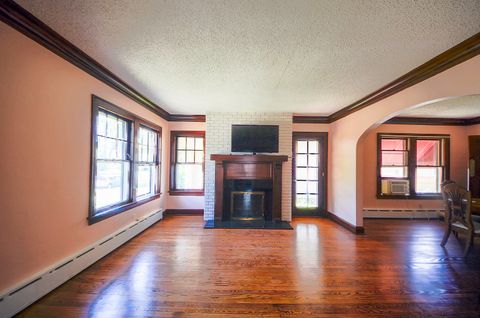 Tiny photo for 221 W Courtland Street, Mundelein, IL 60060 (MLS # 12634854)