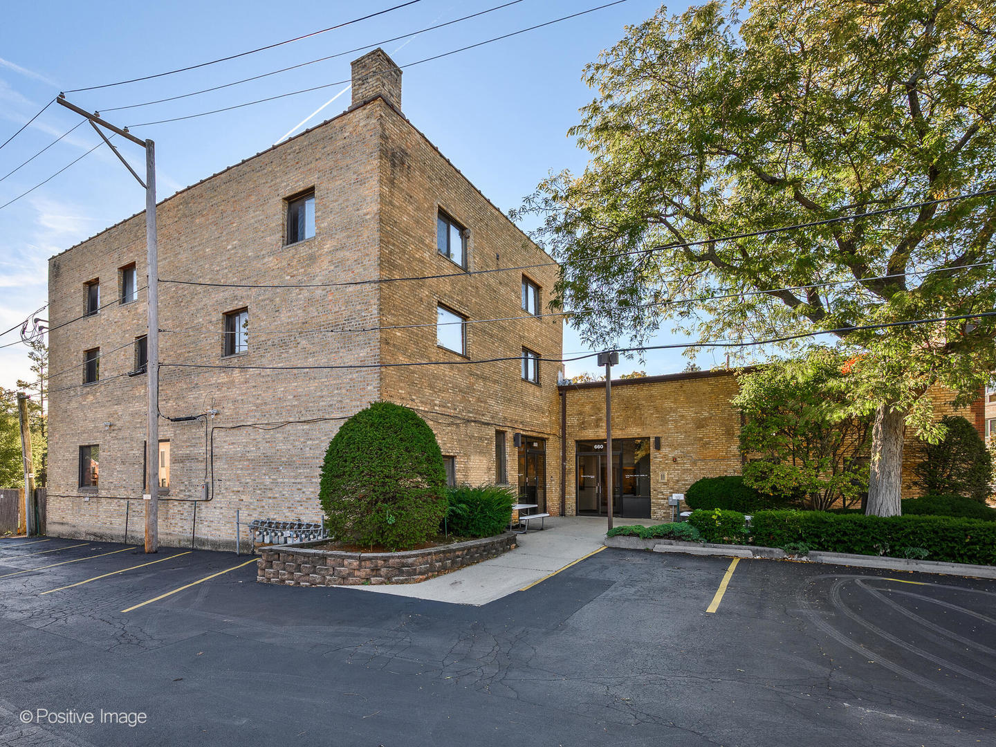 660 La Salle Place SPDC-VU1