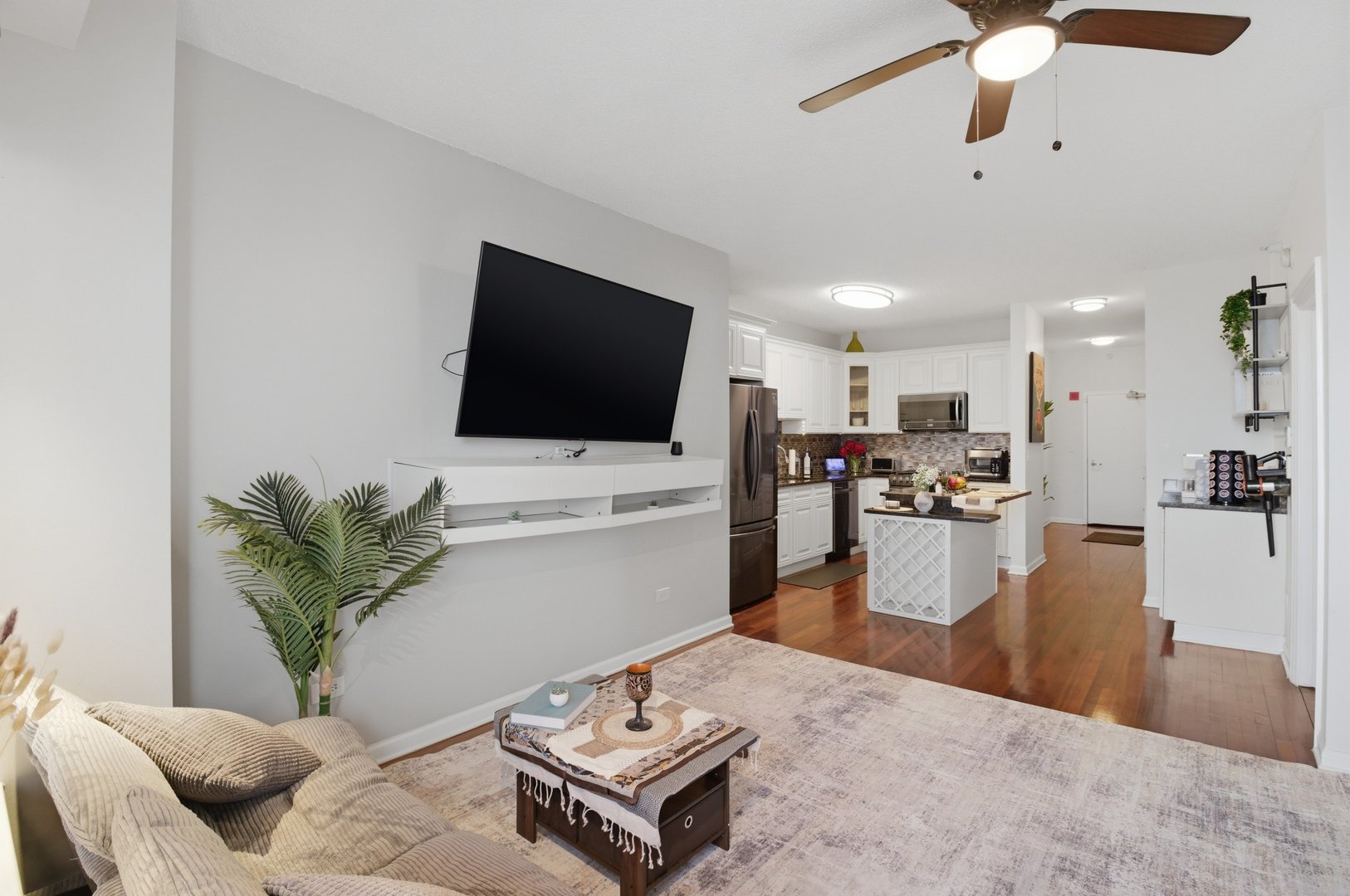 1717 S Prairie Avenue 2102