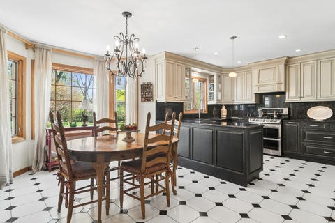 Tiny photo for 803 Waltz Court, Prospect Heights, IL 60070 (MLS # 12712705)