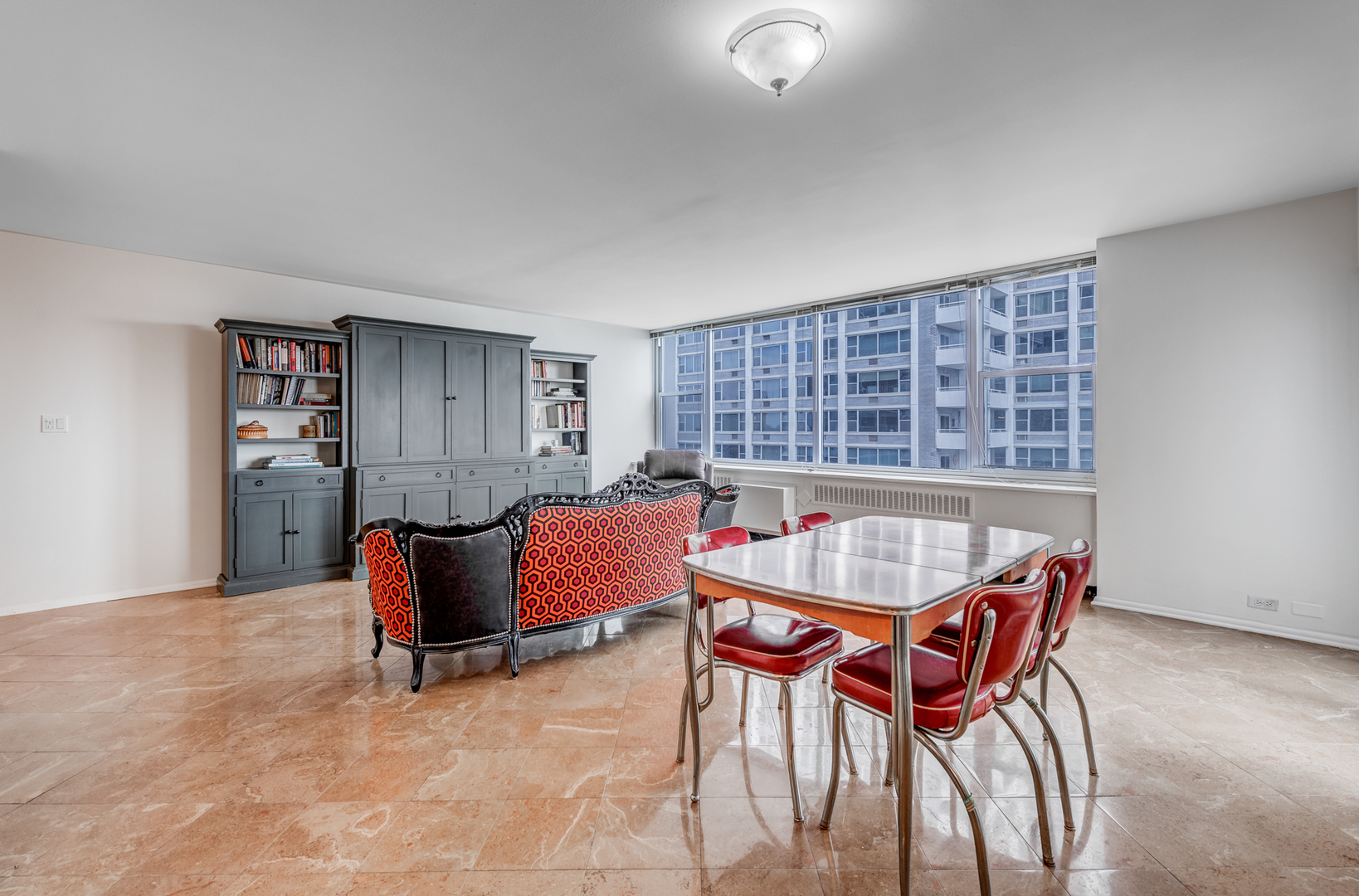 4250 N MARINE Drive 1609