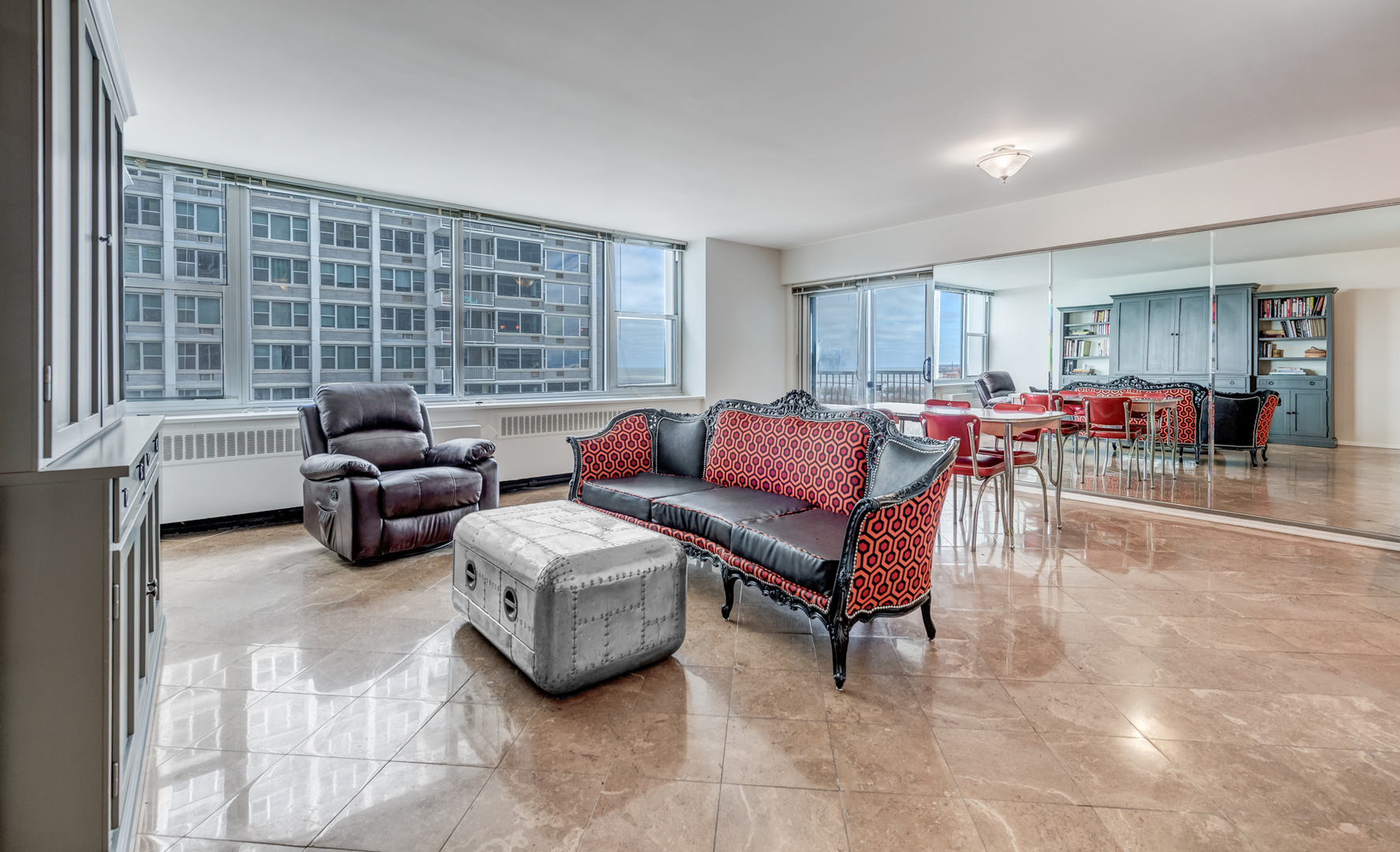 4250 N MARINE Drive 1609