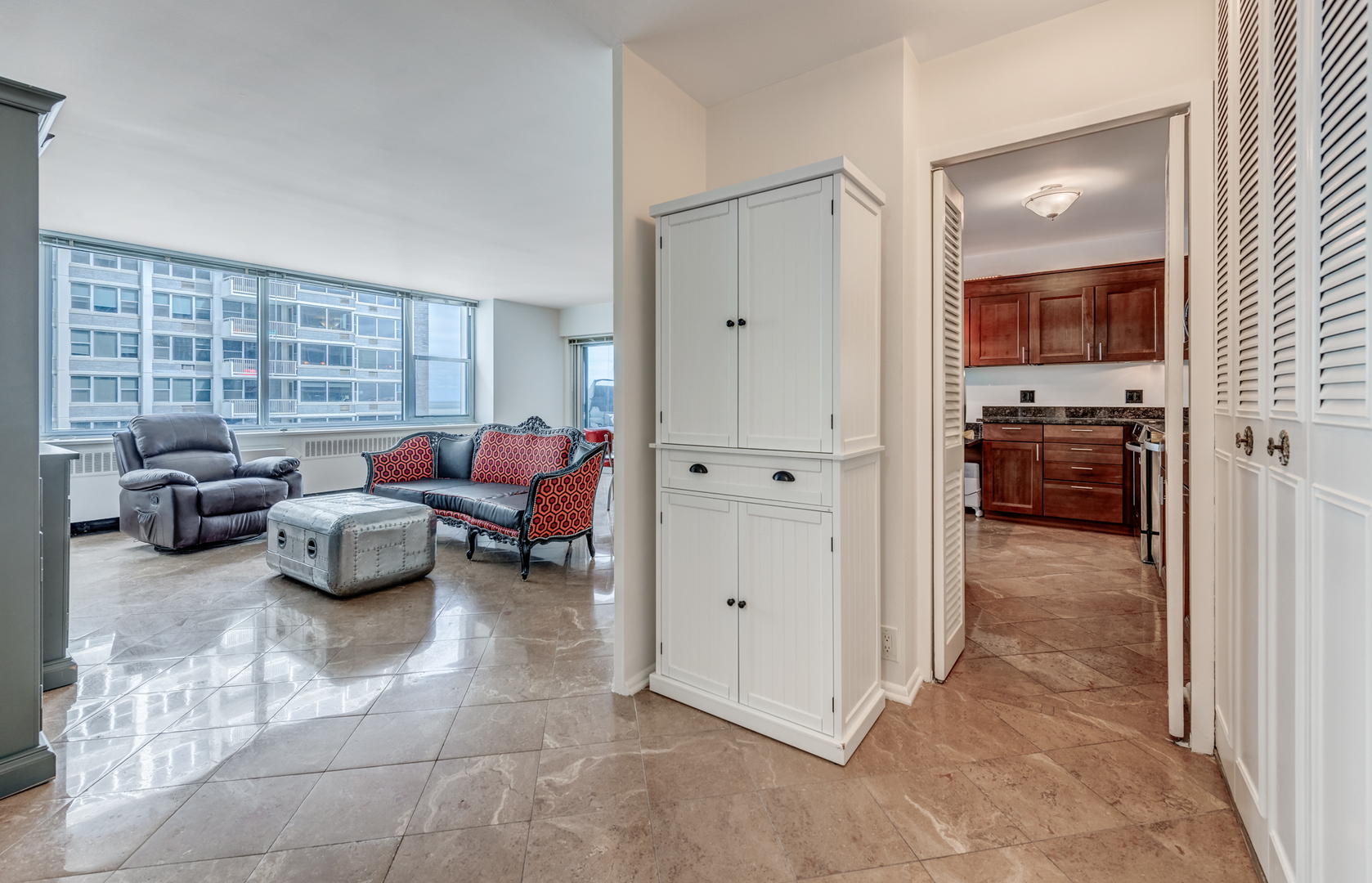 4250 N MARINE Drive 1609